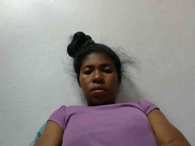 sylviah1's live room