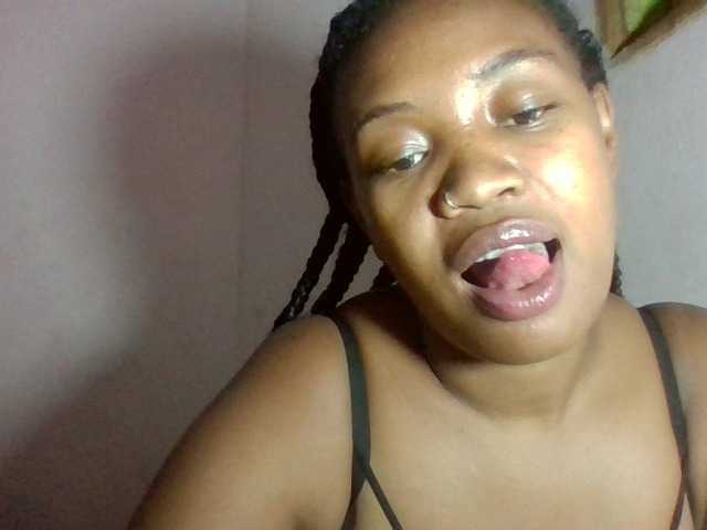 Sexyyy11 live cam on BongaCams