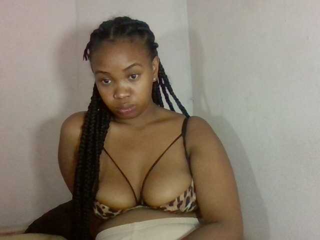 Sexyyy11 live cam on BongaCams