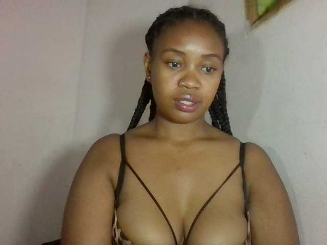 Sexyyy11 live cam on BongaCams