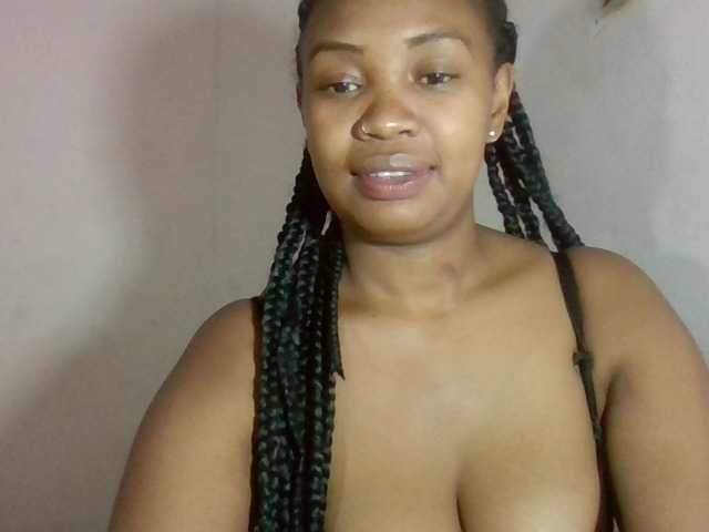 Sexyyy11 live cam on BongaCams