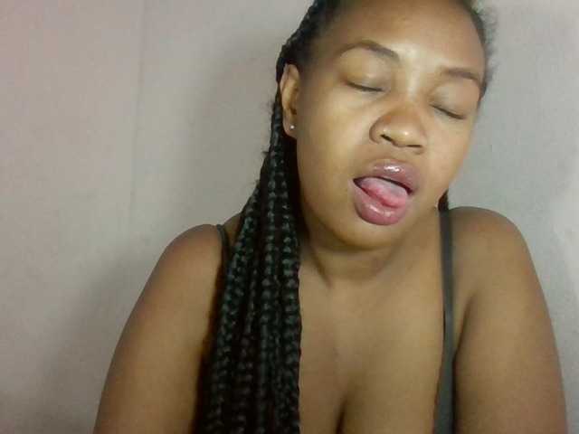 Sexyyy11 live cam on BongaCams