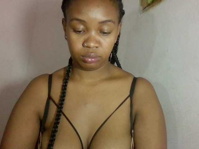 Sexyyy11 live cam on BongaCams