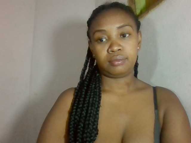 Sexyyy11 live cam on BongaCams