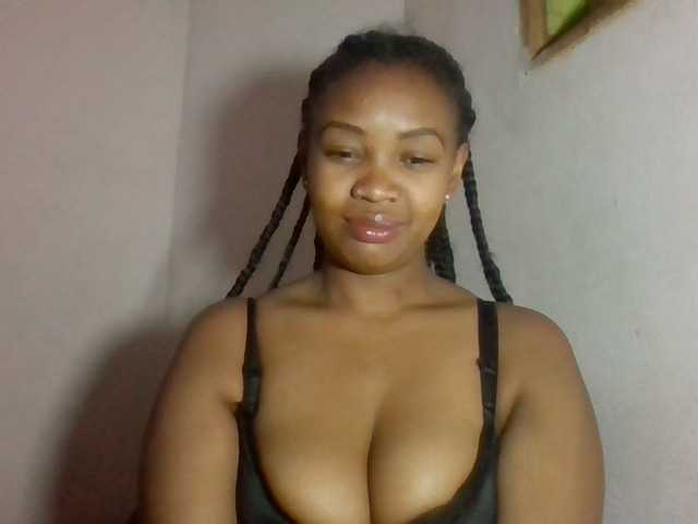 Sexyyy11 live cam on BongaCams