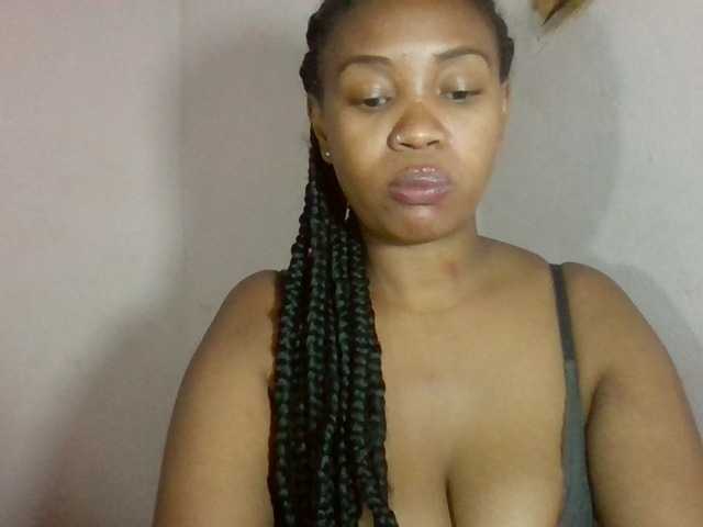 Sexyyy11 live cam on BongaCams