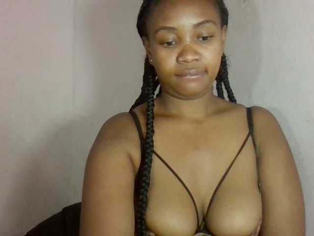 Sexyyy11 live cam on BongaCams