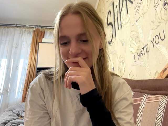 PriscillaLatham live cam on BongaCams