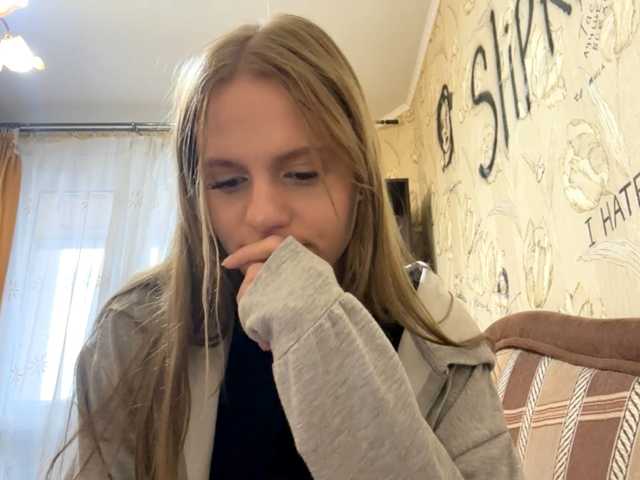 PriscillaLatham live cam on BongaCams
