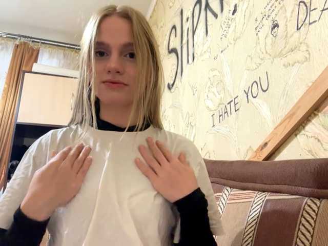 PriscillaLatham live cam on BongaCams