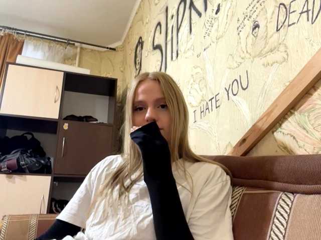 PriscillaLatham live cam on BongaCams