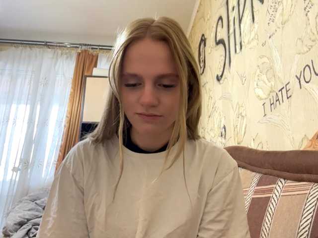 PriscillaLatham live cam on BongaCams