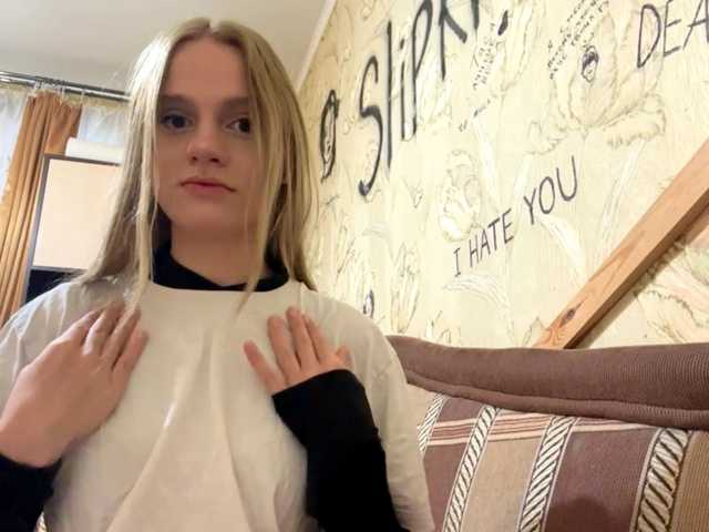 PriscillaLatham live cam on BongaCams
