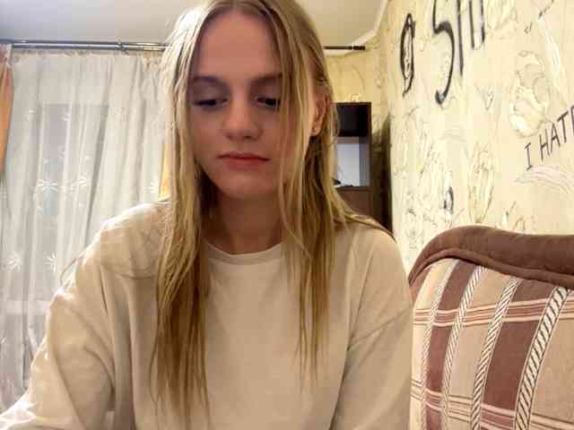 priscillalatham's live room