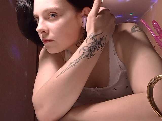 TamelaMaddrey webcam