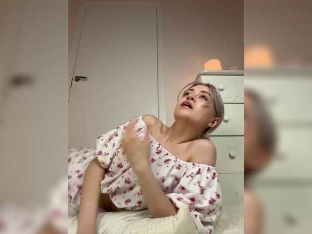Lunarr-kitten live cam on BongaCams