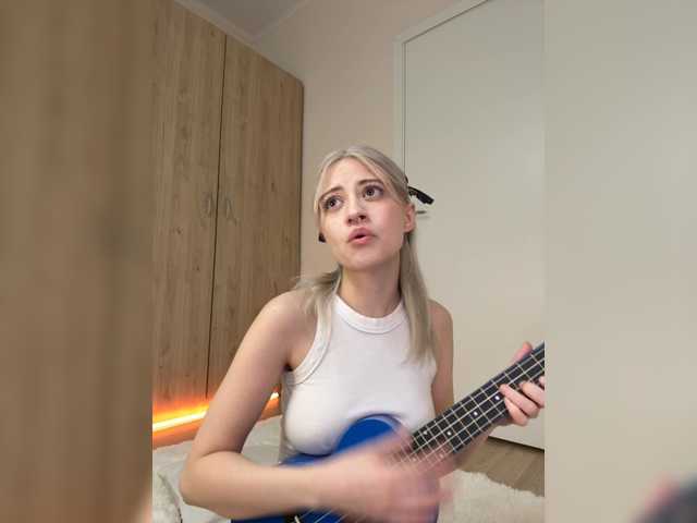 Lunarr-kitten live cam on BongaCams