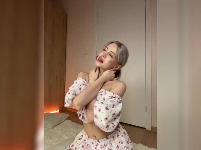 Lunarr-kitten live cam on BongaCams