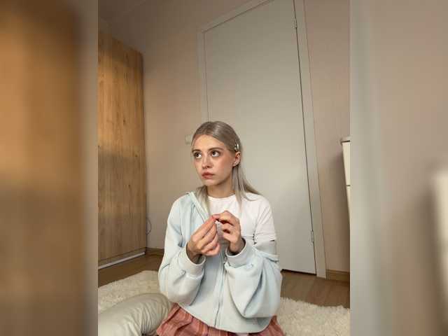 Lunarr-kitten live cam on BongaCams