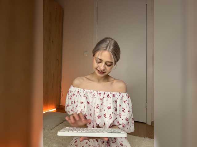 Lunarr-kitten live cam on BongaCams