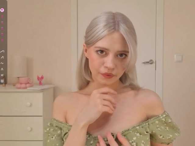 Lunarr-kitten live cam on BongaCams
