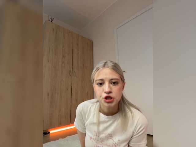 Lunarr-kitten live cam on BongaCams