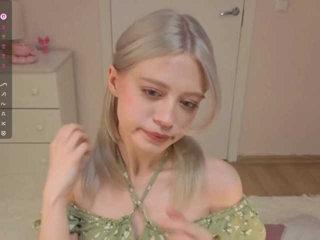 Lunarr-kitten live cam on BongaCams