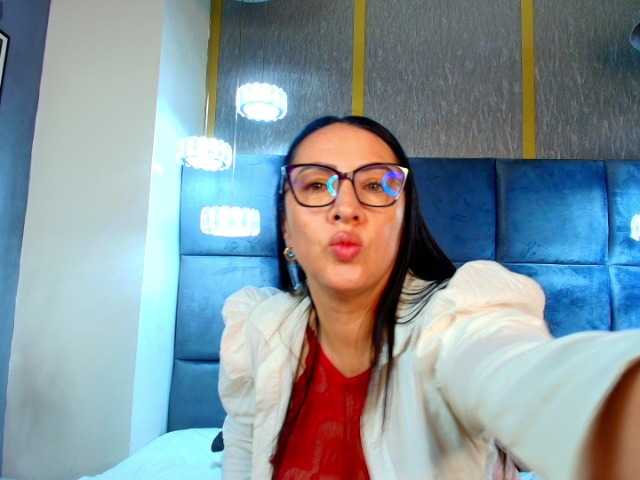 le modèle AlejandraMatture est en webcam porno dans un show sur le site bongacams, il possède les tags suivants: Latino/Hispanic,Brunette,Trimmed