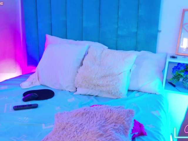 Erika-moore live cam on BongaCams