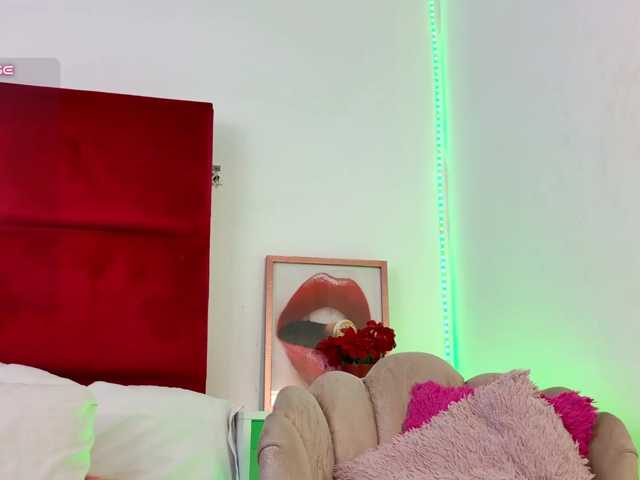 Erika-moore live cam on BongaCams