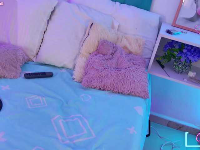 Erika-moore live cam on BongaCams