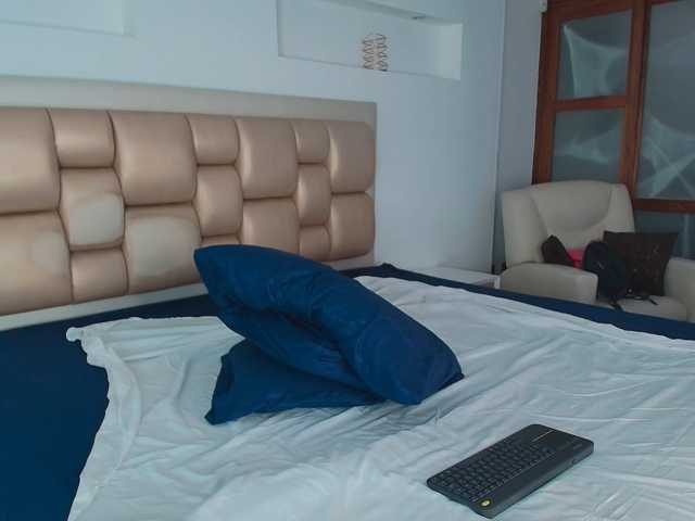 IshaFoxy live cam on BongaCams