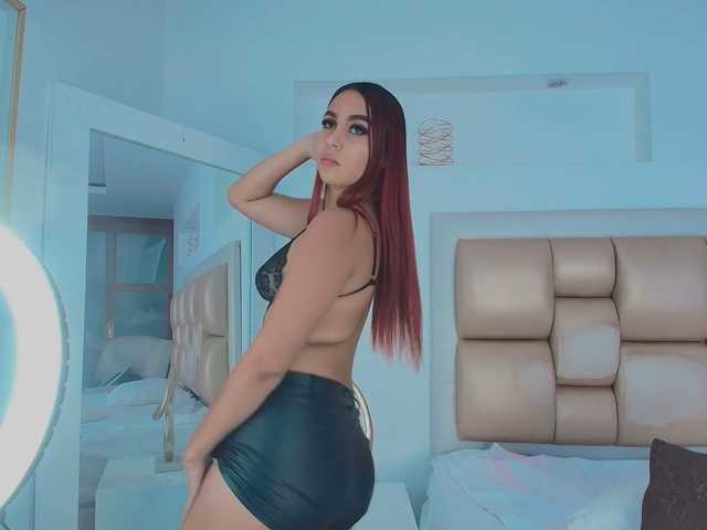 IshaFoxy live cam on BongaCams