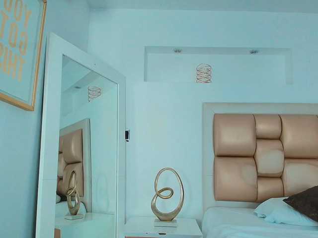 IshaFoxy live cam on BongaCams