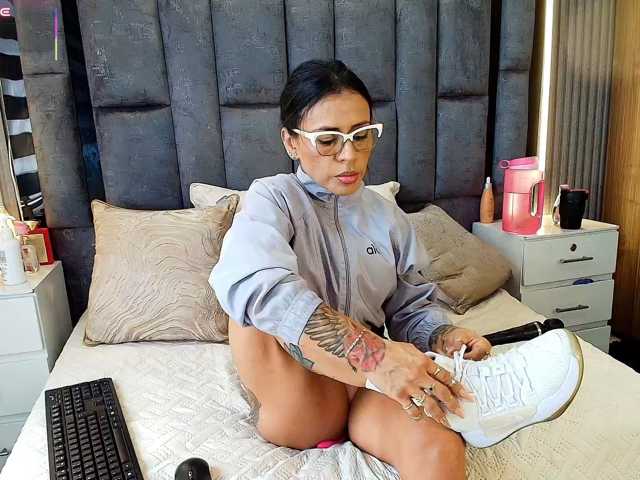 emily-86 live cam on BongaCams
