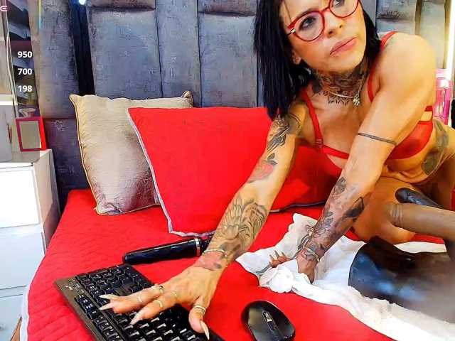 emily-86 live cam on BongaCams