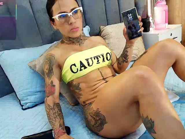 Modelo: emily-86