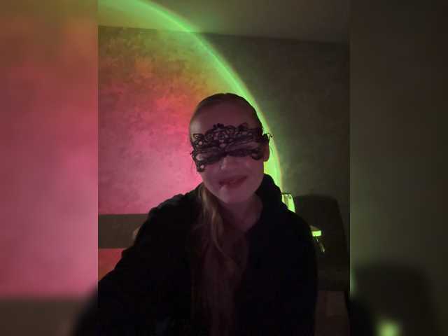 le modèle Sashasiii est en webcam porno dans un show sur le site bongacams, il possède les tags suivants: White/Caucasian,Blonde,Trimmed
