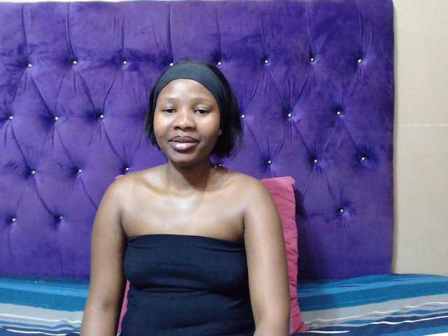 LOLLYEROTICBEE live cam on BongaCams