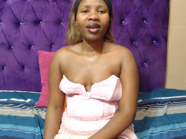 LOLLYEROTICBEE live cam on BongaCams
