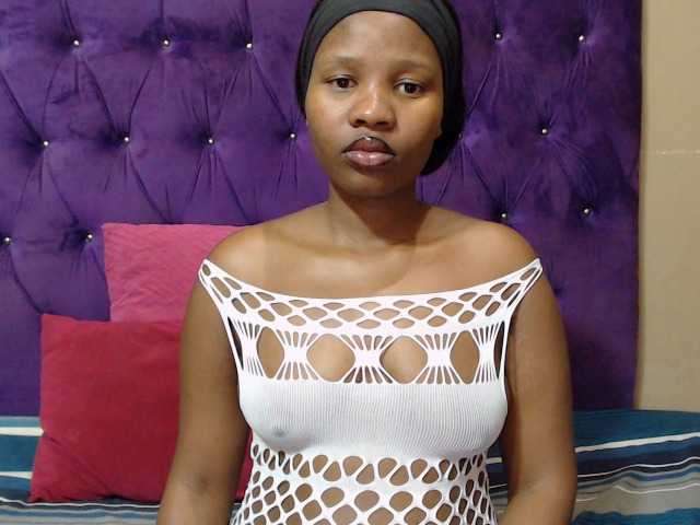 LOLLYEROTICBEE live cam on BongaCams