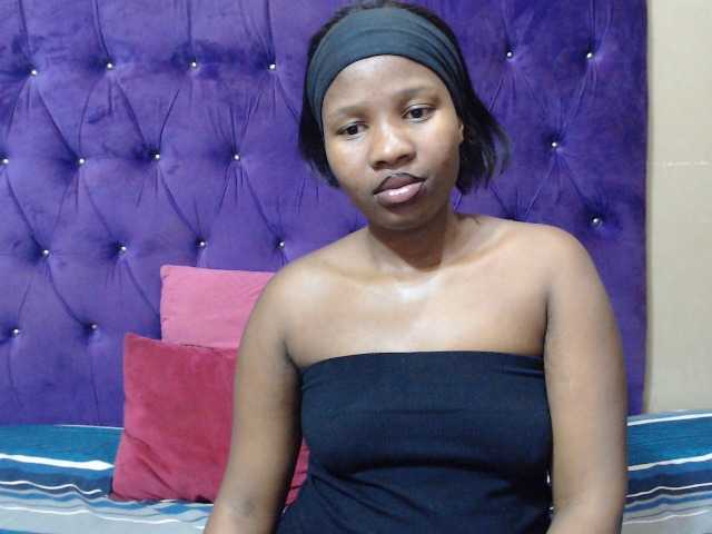 LOLLYEROTICBEE live cam on BongaCams