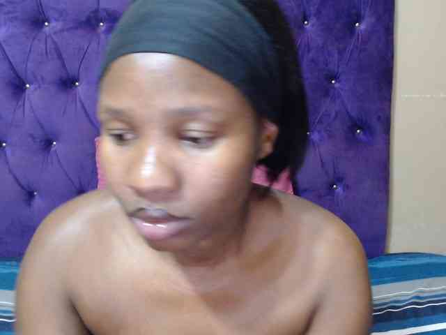 Model: LOLLYEROTICBEE