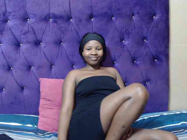 Model: LOLLYEROTICBEE