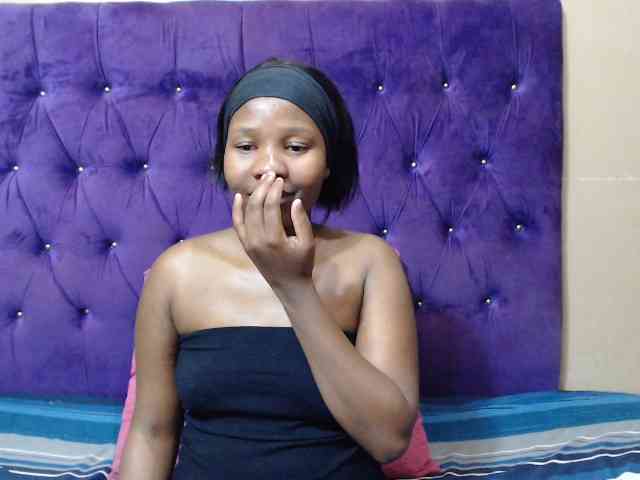 Model: LOLLYEROTICBEE