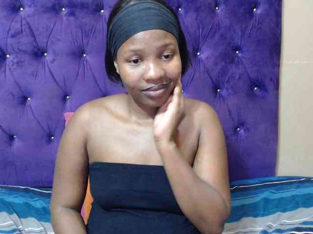 Model: LOLLYEROTICBEE