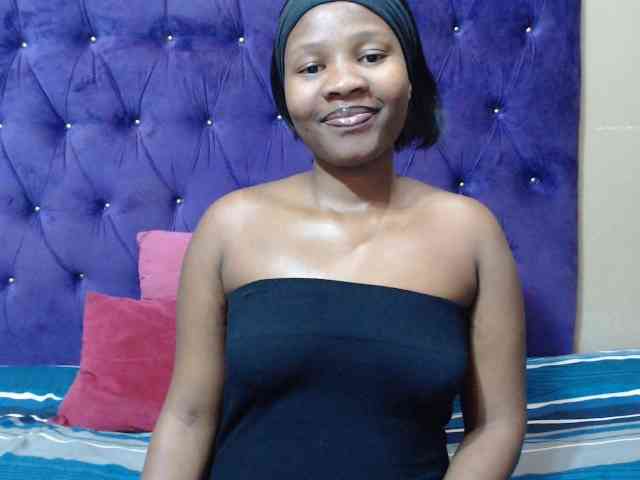 Model: LOLLYEROTICBEE