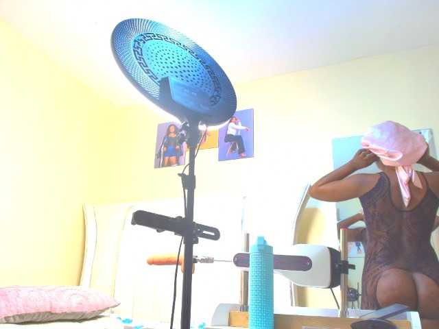 Sweetessin live cam on BongaCams