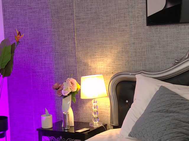Ariaryves live cam