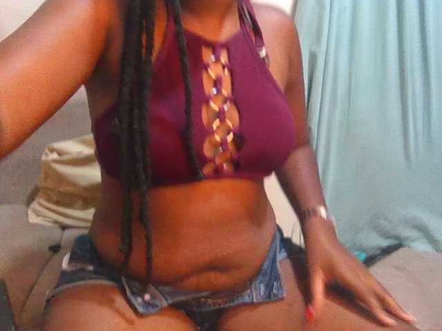 Midnightqueen01 live cam on BongaCams